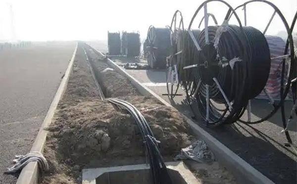 现代通信网络建设指南：文殊镇光缆施工全流程技术解析与质量控制